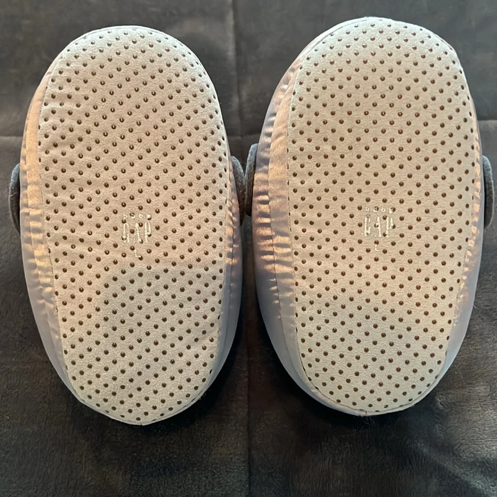 Kids Gap - Star‎ Wars- Yoda Slippers (size Large)